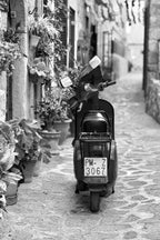 Czerwona Vespa Na Majorce