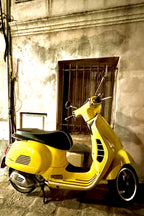 Żółta Vespa